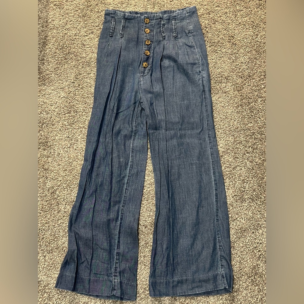 BEST OFFER Abercrombie & Fitch High Wasted Cropped Flare Jeans Size XS Women’s